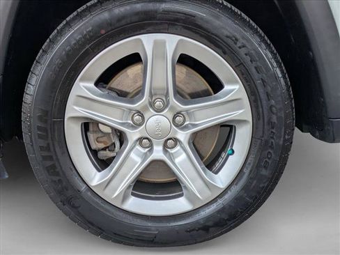 Used 2023 Jeep Compass Latitude AWD/4WD image 9