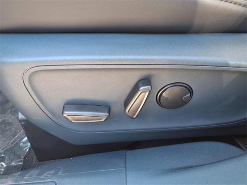 New 2025 Ford Maverick Lariat w/ Black Appearance Package image 9