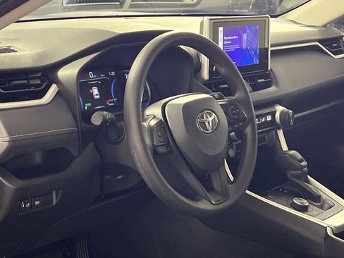 Used 2025 Toyota RAV4 XLE image 16