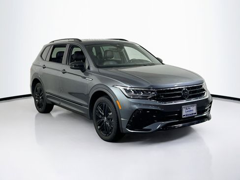 Used 2022 Volkswagen Tiguan SE R-Line image 3