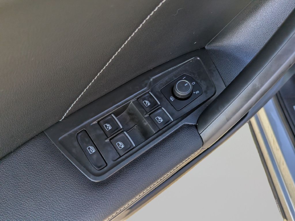 Certified 2023 Volkswagen Tiguan SE R-Line FWD image 17