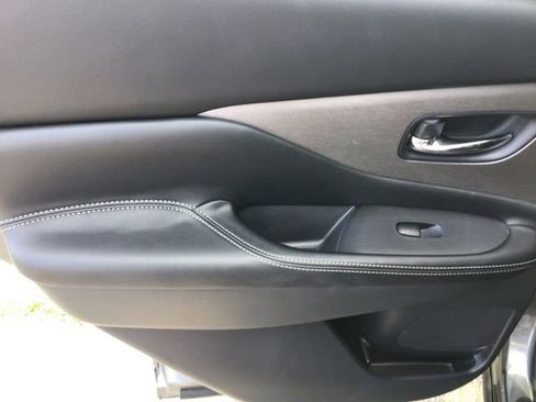 Used 2023 Nissan Murano SV FWD image 39