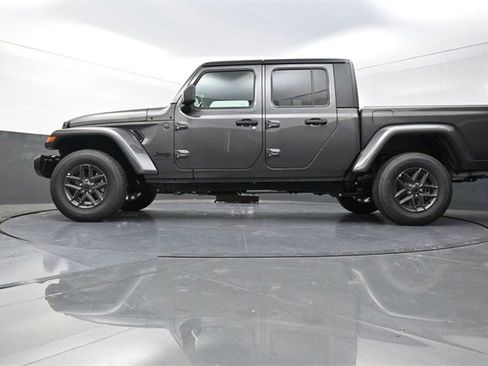 New 2025 Jeep Gladiator Sport image 20