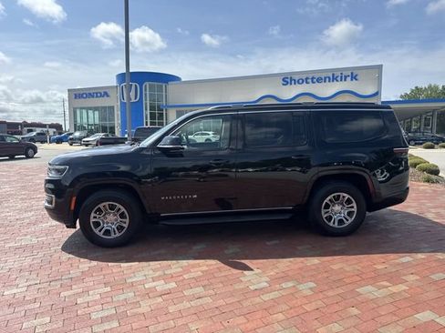 Used 2023 Jeep Wagoneer 2WD image 33