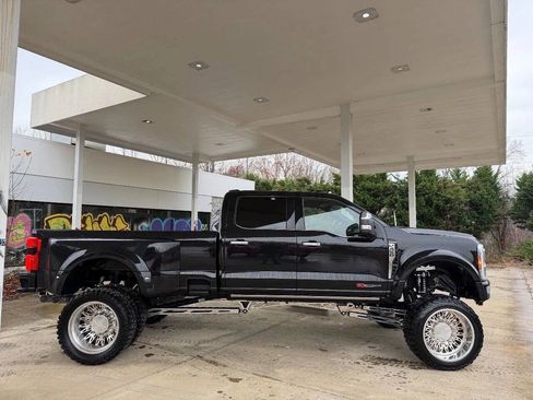 Used 2024 Ford F450 Platinum w/ FX4 Off-Road Package image 8