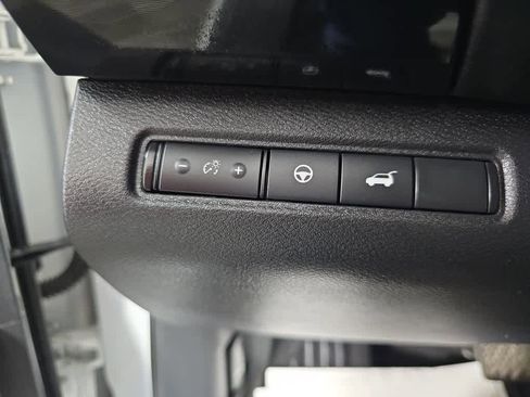 Used 2025 Nissan Pathfinder SV image 36