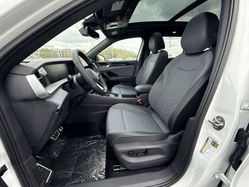 New 2026 Volkswagen Tiguan SE R-Line AWD/4WD image 12