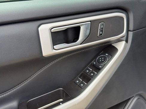 Certified 2022 Ford Explorer XLT image 19