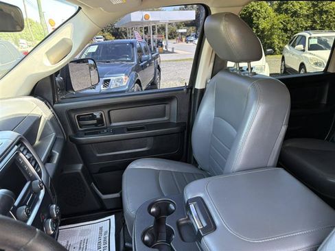 Used 2017 RAM 2500 Tradesman w/ Chrome Appearance Group AWD/4WD image 8