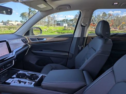 New 2026 Volkswagen Atlas SE FWD image 22