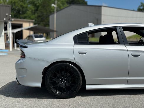 Used 2019 Dodge Charger R/T w/ Blacktop Package RWD image 9