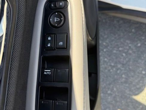 Used 2021 Honda HR-V LX image 14