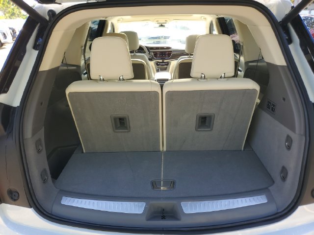 Used 2025 Cadillac XT6 Premium Luxury FWD image 10
