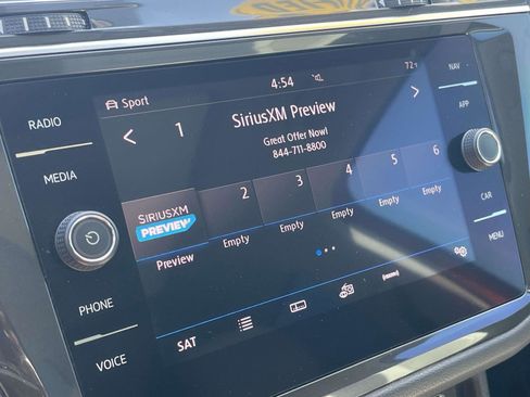 Used 2018 Volkswagen Tiguan SEL AWD/4WD image 27
