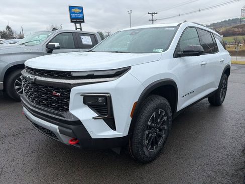 New 2026 Chevrolet Traverse Z71 w/ Enhanced Driving Package image 3