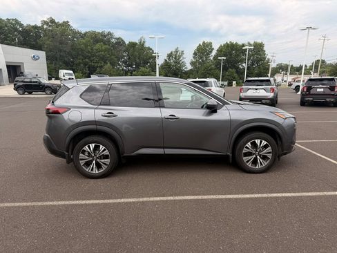Used 2021 Nissan Rogue SV AWD/4WD image 3