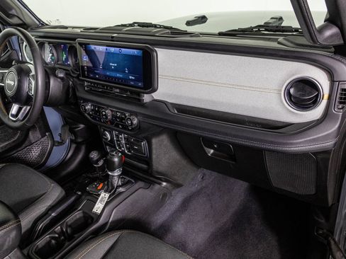 Used 2024 Jeep Wrangler Unlimited Sahara AWD/4WD image 46