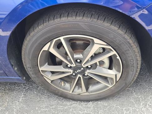 Used 2024 Kia Forte LXS w/ LXS Technology Package FWD image 16