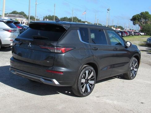 New 2025 Mitsubishi Outlander SE image 3