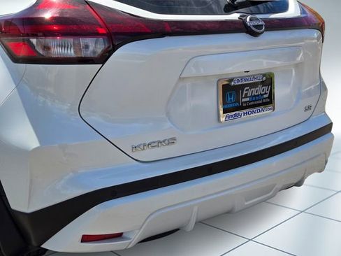 Used 2023 Nissan Kicks SR w/ SR Premium Package FWD image 7