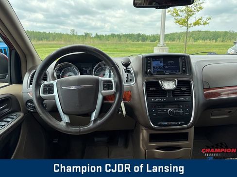 Used 2012 Chrysler Town & Country Touring w/ Entertainment Group #1 FWD image 2