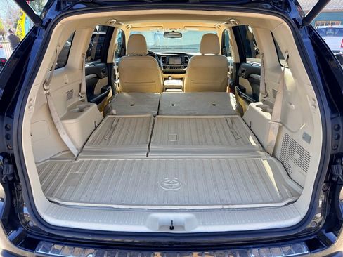 Used 2014 Toyota Highlander XLE image 15