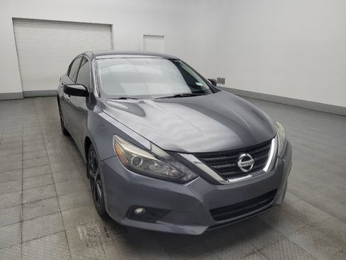 Used 2017 Nissan Altima 2.5 SR w/ Midnight Edition Package FWD image 13