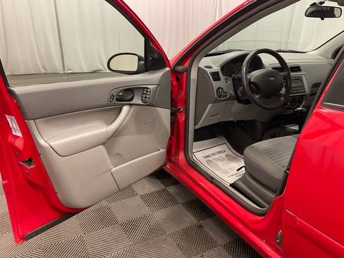 Used 2005 Ford Focus ZX4 Sedan image 19