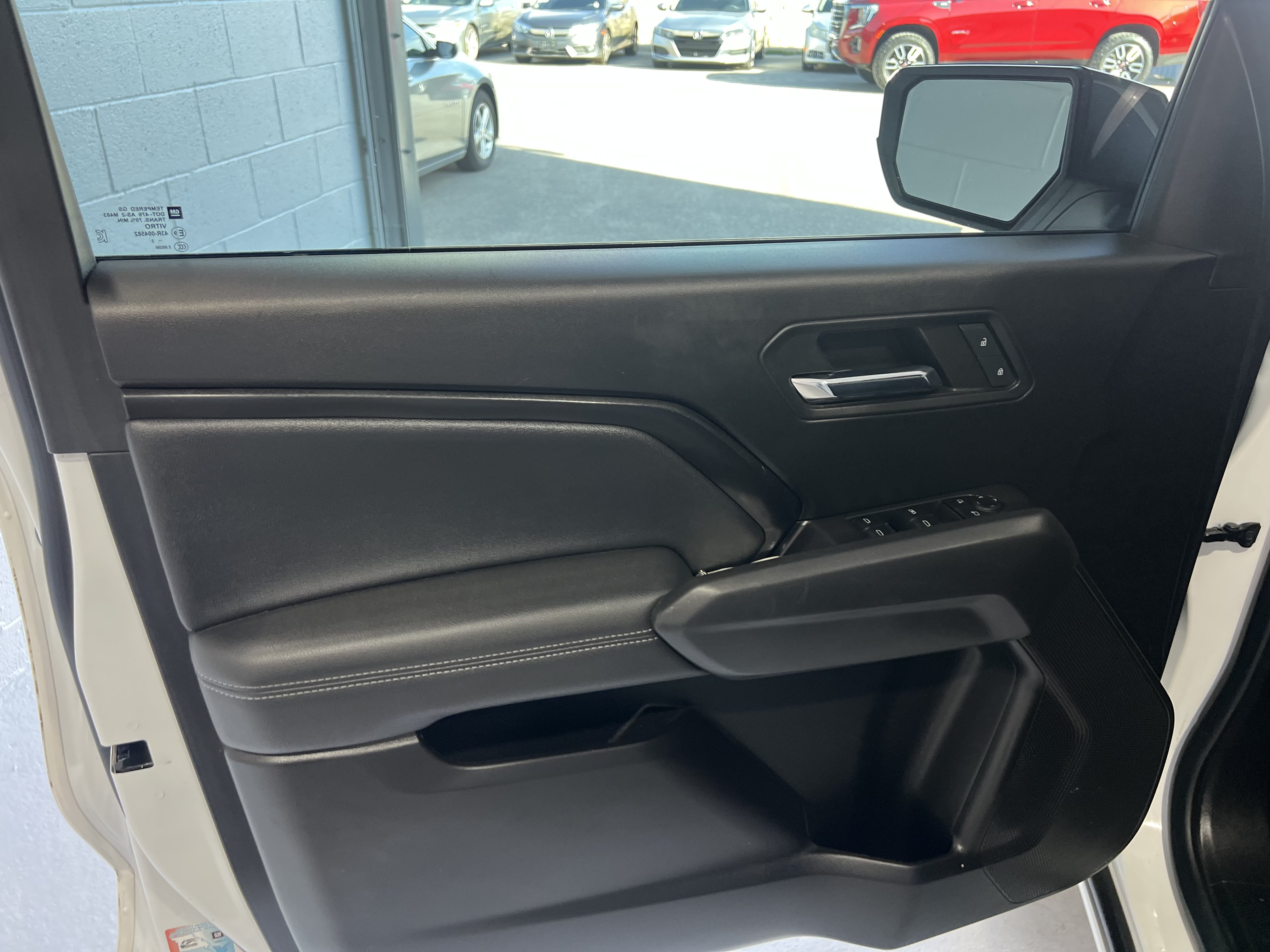 Used 2023 Chevrolet Colorado LT AWD/4WD image 8
