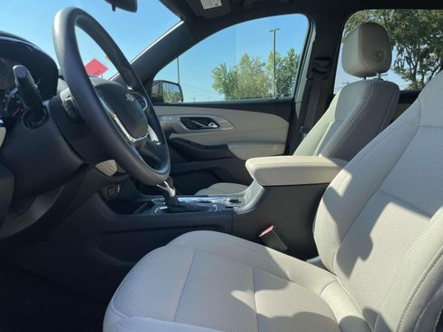 Used 2023 Chevrolet Traverse LS FWD image 15
