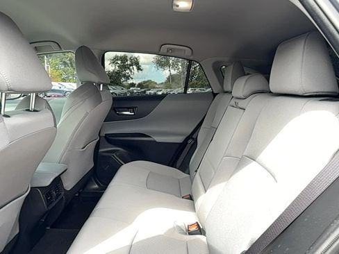 Used 2024 Toyota Venza LE image 15