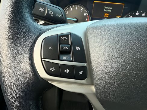 Used 2022 Ford Explorer XLT w/ Equipment Group 202A AWD/4WD image 17