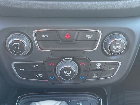 Certified 2019 Jeep Compass Limited image 24