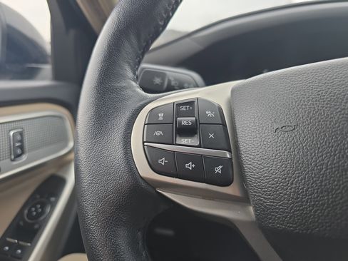 Used 2023 Ford Explorer Limited w/ Class IV Trailer Tow Package image 22