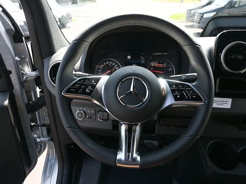 Used 2025 Mercedes-Benz Sprinter 2500 image 2