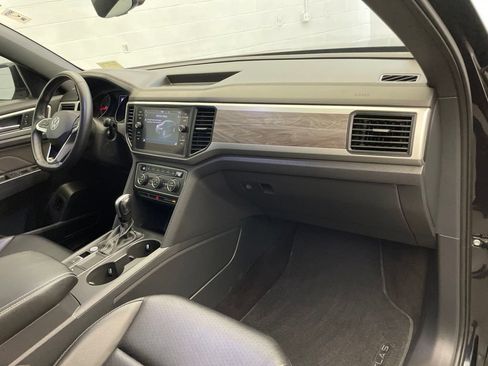Used 2021 Volkswagen Atlas Cross Sport SE w/ V6 Towing Package FWD image 26