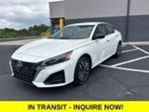 Used 2025 Nissan Altima 2.5 SV AWD/4WD image 1