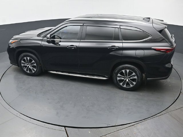 Used 2025 Toyota Highlander XLE AWD/4WD image 40