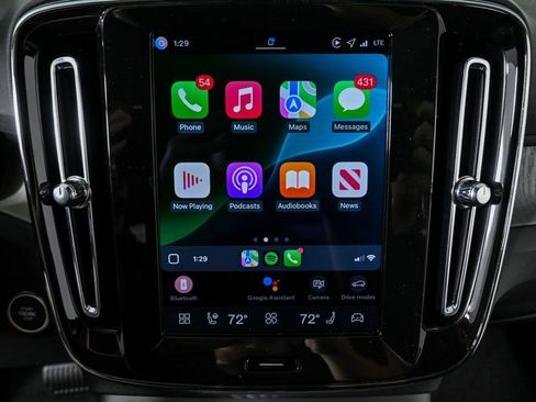 New 2026 Volvo XC40 B5 Core w/ Climate Package image 15