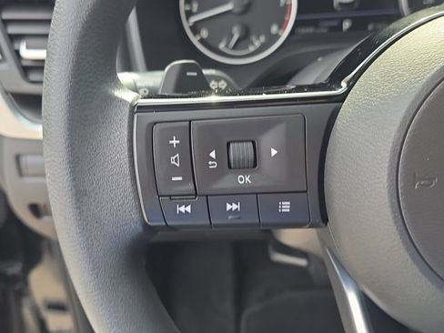 Certified 2023 Nissan Rogue SV FWD image 29