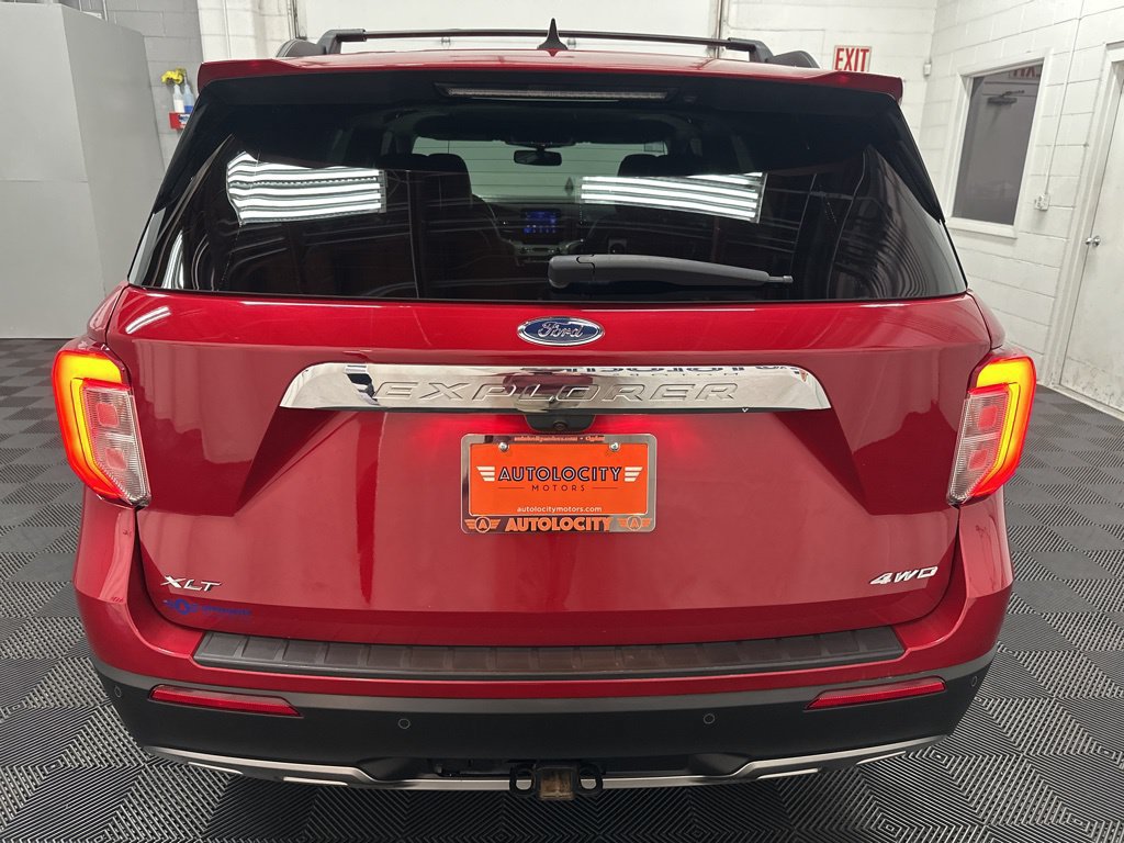 Used 2023 Ford Explorer XLT w/ Equipment Group 202A AWD/4WD image 9