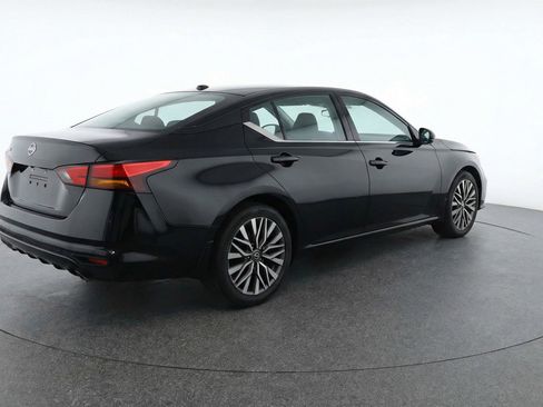 Used 2025 Nissan Altima 2.5 SV FWD image 9