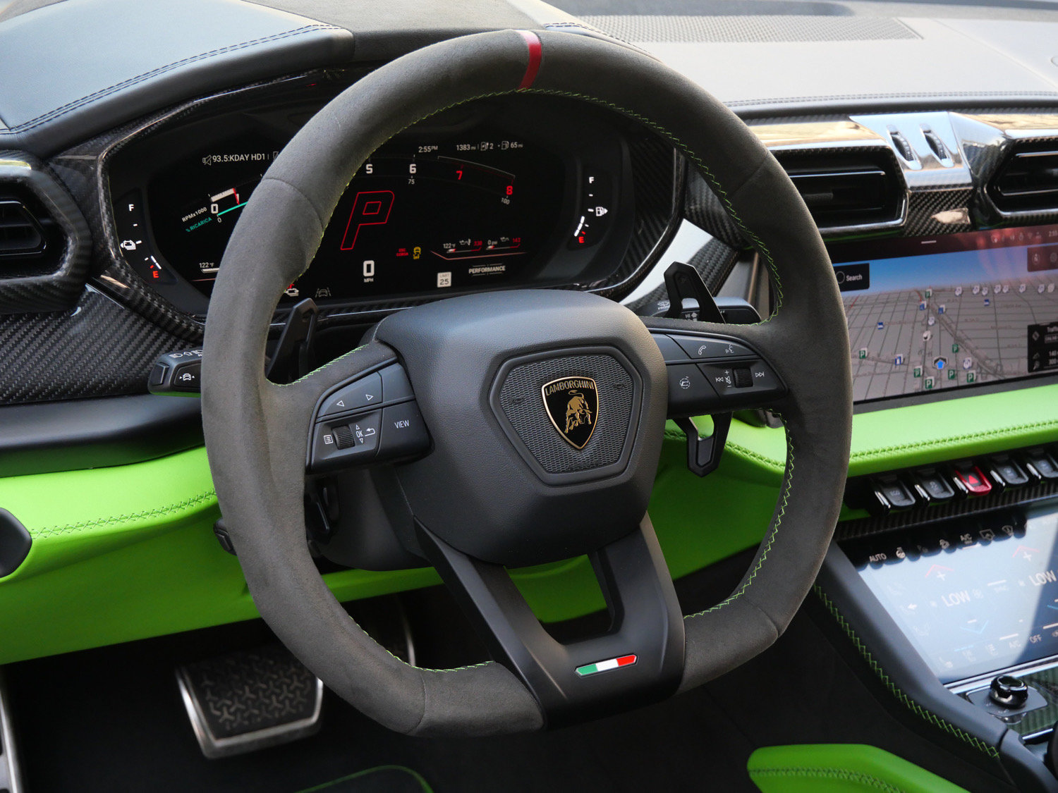 Used 2026 Lamborghini Urus SE AWD/4WD image 16