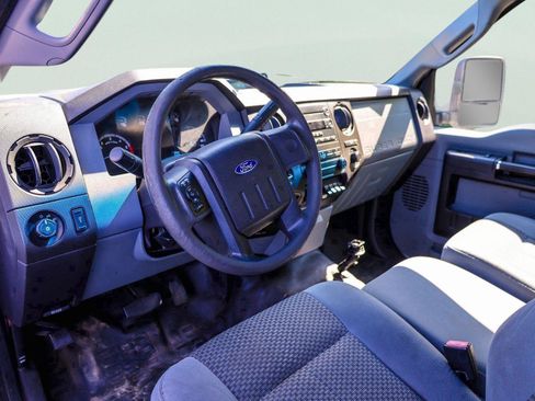 Used 2015 Ford F550 2WD Regular Cab Super Duty image 8