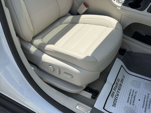 Used 2023 GMC Acadia Denali w/ Denali Ultimate Package FWD image 18