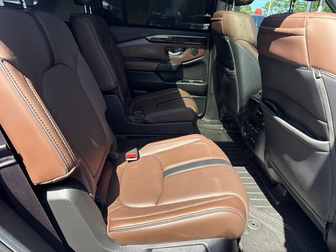 Used 2025 Honda Pilot Elite image 39