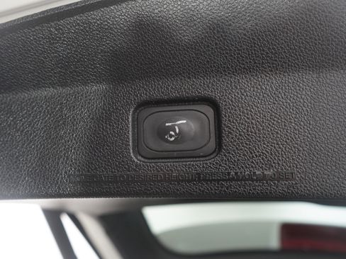 Used 2017 Ford Explorer XLT w/ Equipment Group 202A image 11