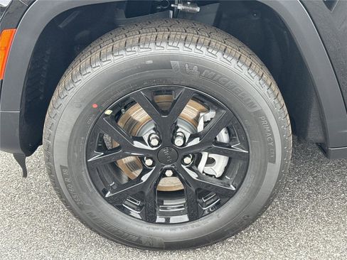 New 2025 Jeep Grand Cherokee L Altitude image 12