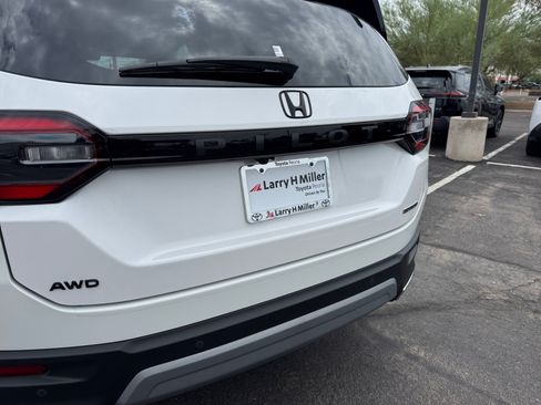 Used 2024 Honda Pilot Touring image 25
