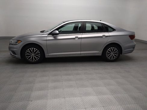 Used 2019 Volkswagen Jetta SE w/ Cold Weather Package FWD image 2